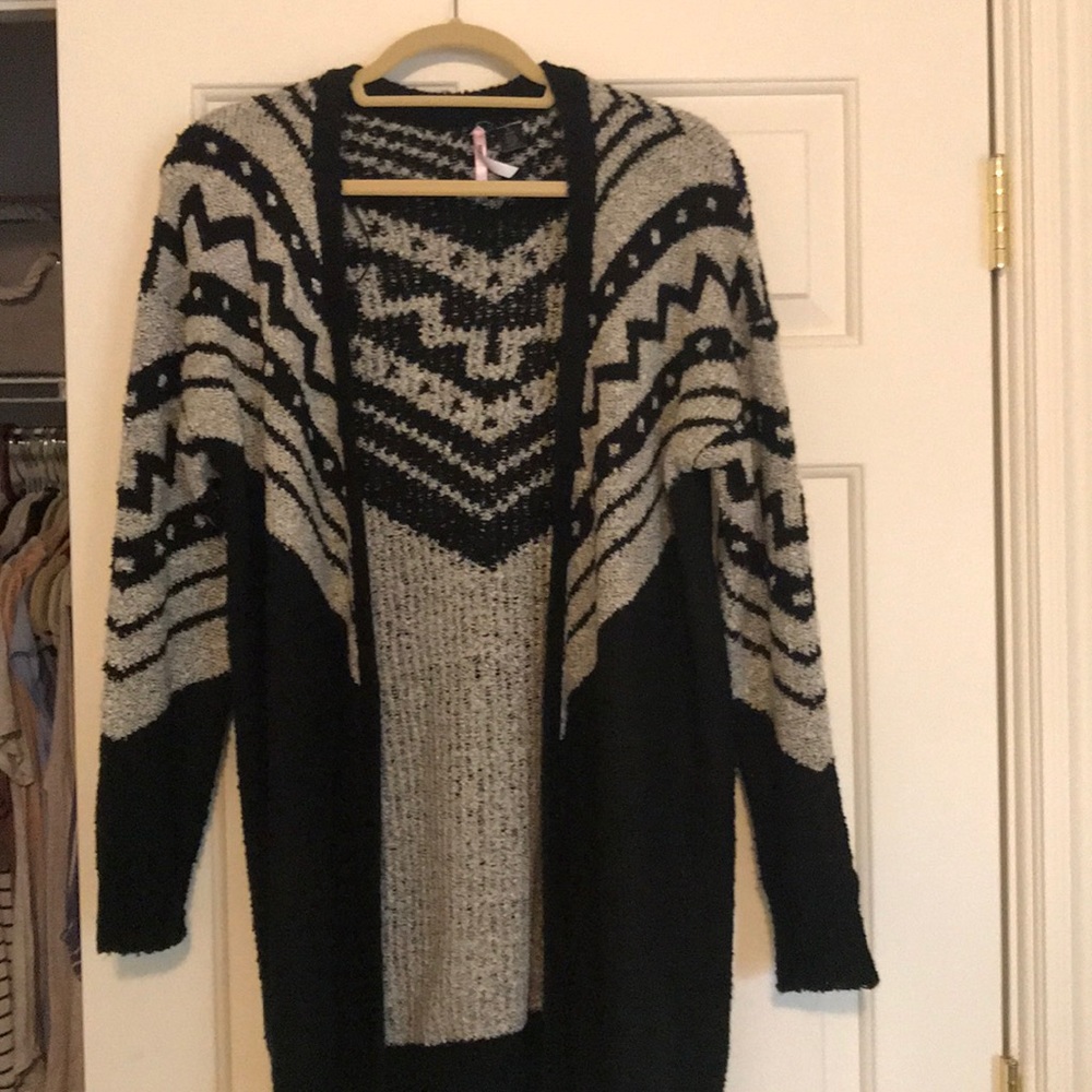 Long Aztec print cardigan.